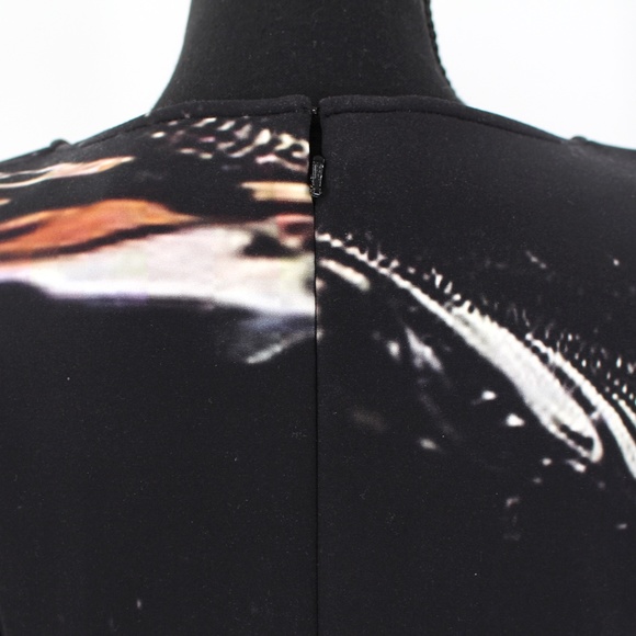 Carolina Herrera Black Abstract Print Short Sleeve Scuba Midi Dress 4 - Picture 6 of 8